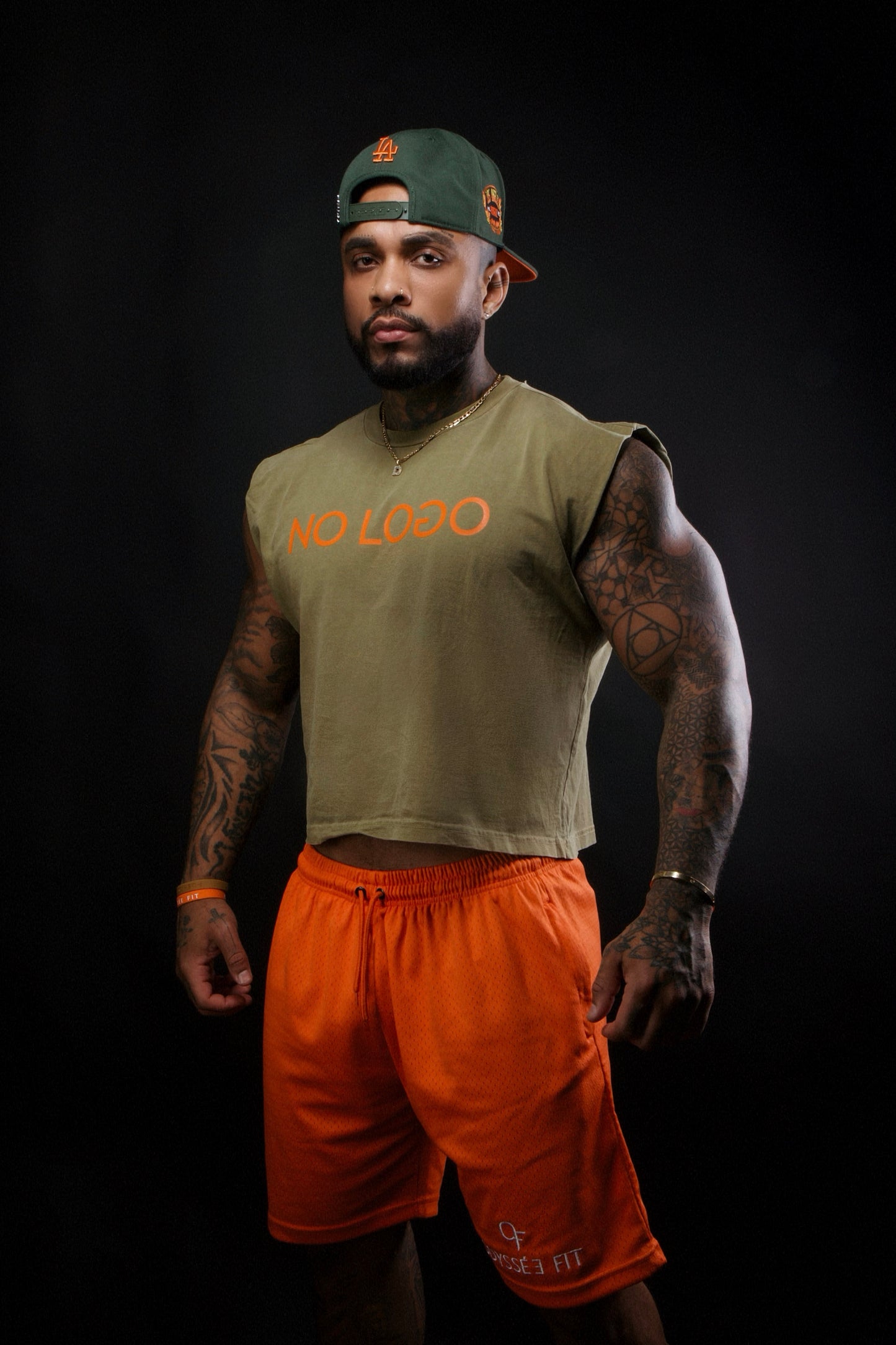 "NO LOGO" MUSCLE CROP-TOP TEE