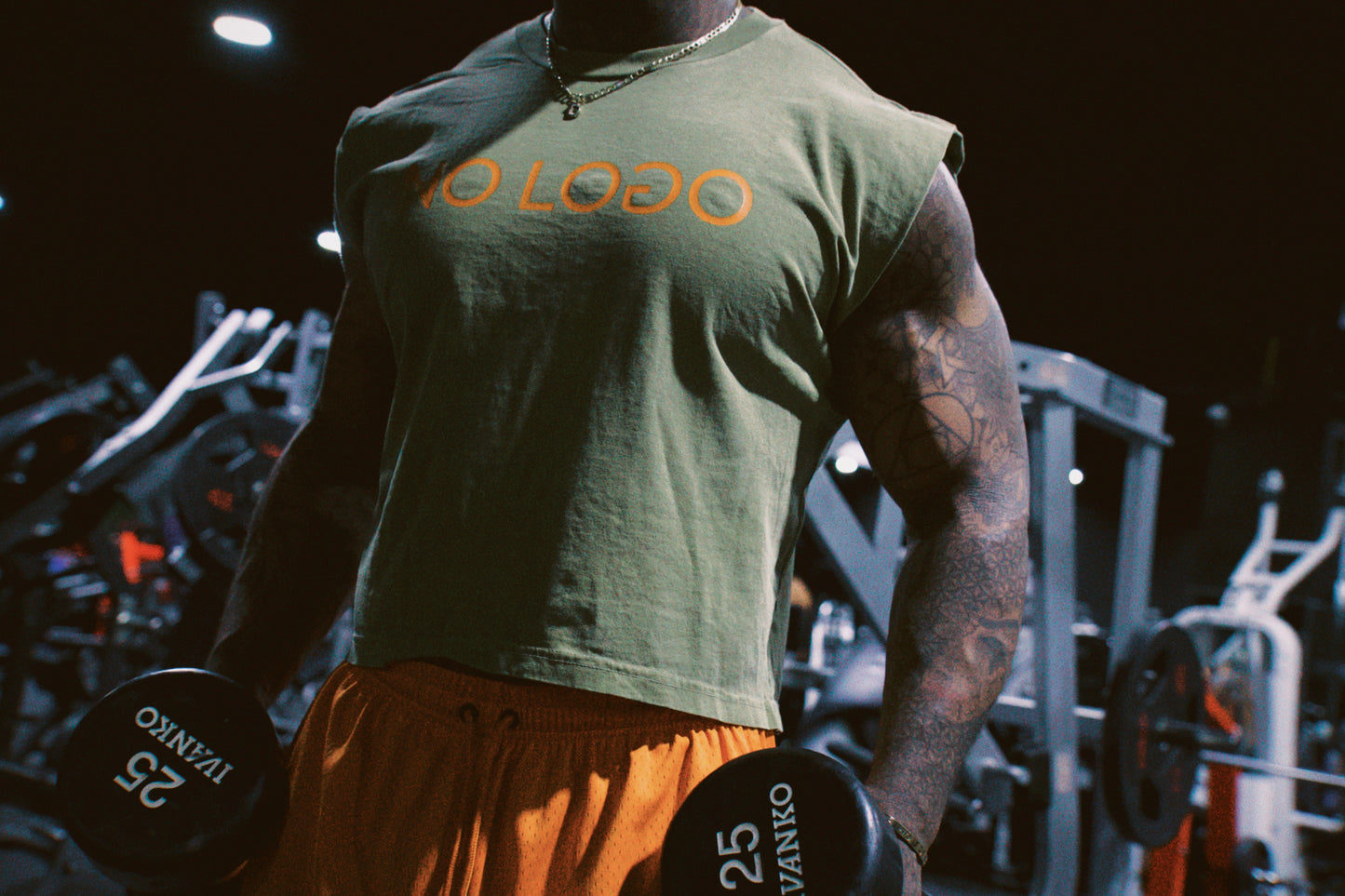 "NO LOGO" MUSCLE CROP-TOP TEE